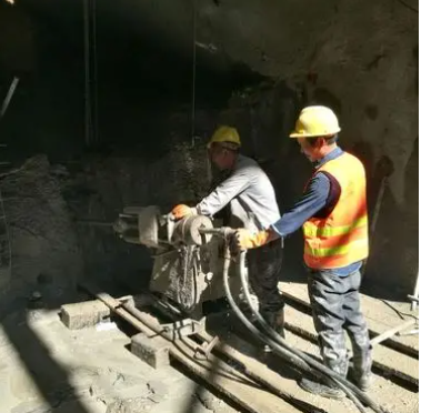 秀峰水下抗分散灌浆料特点 水下不分散注浆料介绍